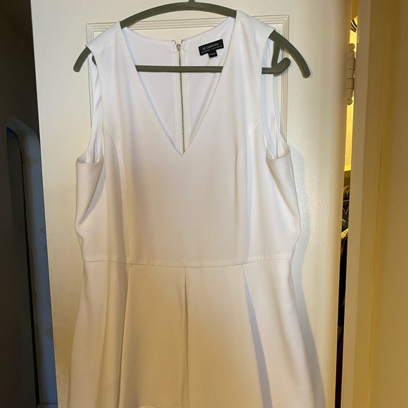 le chateau Dresses & Skirts - White Bridal Dress